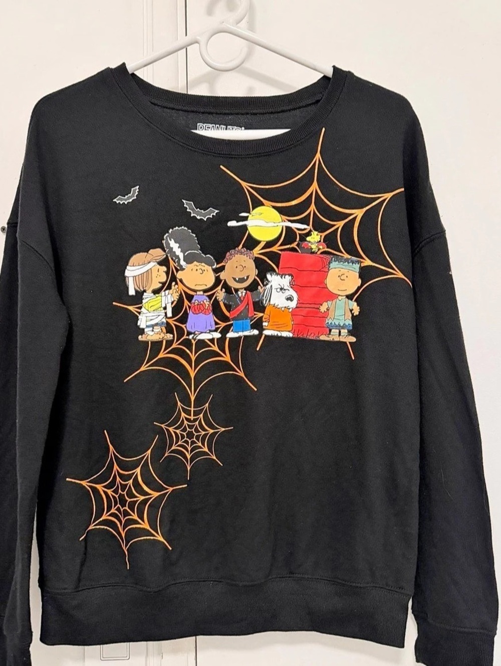 Peanuts Halloween Graphic Sweatshirt in Black Like New